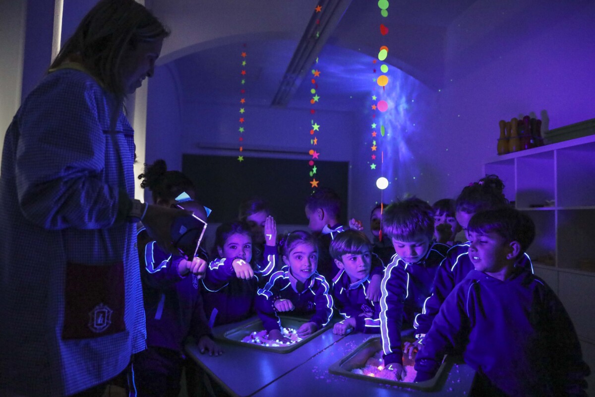 COLEGIO SANTO ANGEL
ALUMNOS DE INFANTIL EN EL AULA MULTISENSORIAL